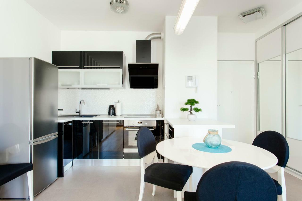 New Luxury Apartment Nives On Seaside Split Exterior photo